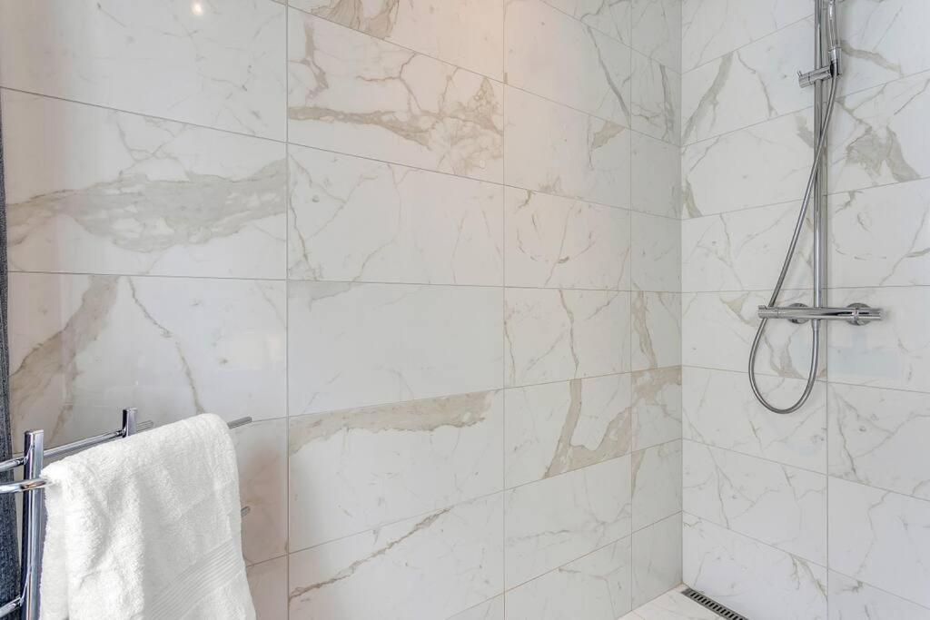 Luxury Penthous - 3 Bedroom - 2 Bath - Freeparking - Downtown 레이캬비크 외부 사진